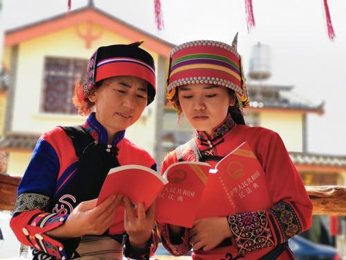 临沧“五张牌”推动民主法治 护航乡村振兴